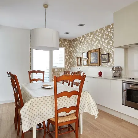 Tíbula Teatro Parking